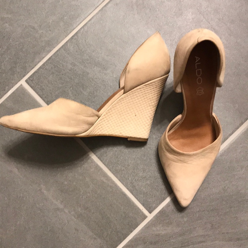 Suede pointed toe shoes